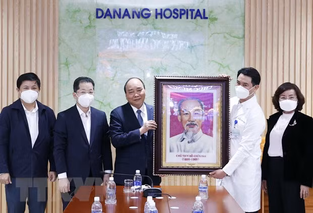 Resaltan contribución de fuerzas médicas en ciudad vietnamita a lucha contra COVID-19 ảnh 1