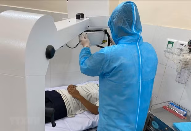 Empresa vietnamita dona equipos médicos antipandémico a Ciudad Ho Chi Minh ảnh 1