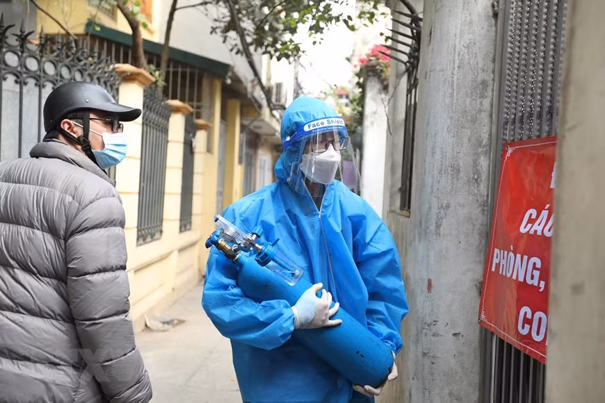 COVID-19: Instalan en Hanoi cajeros automáticos de oxígeno gratuitos ảnh 2