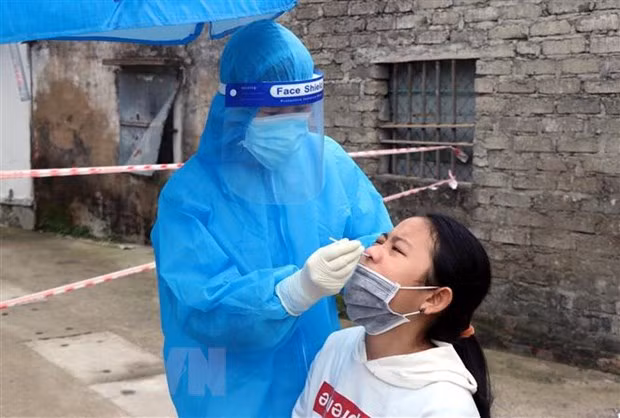 Hanoi continúa liderando casos diarios del COVID-19 en Vietnam ảnh 1
