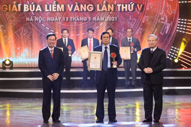 Honrarán obras destacadas en el Premio "La Hoz y el Martillo Dorados" ảnh 1