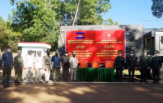 Provincia vietnamita apoya lucha antiepidémica en Camboya ảnh 1