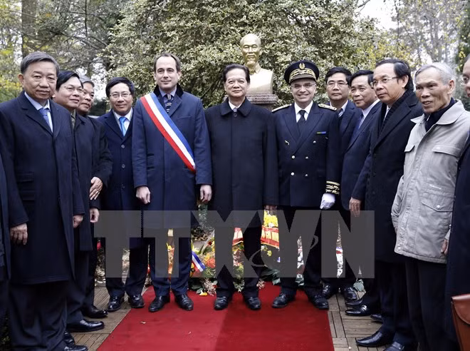 Primer ministro vietnamita inicia actividades en Francia ảnh 1