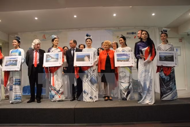 Exposición fotográfica en sede de UNESCO resalta belleza de mares de Vietnam ảnh 2