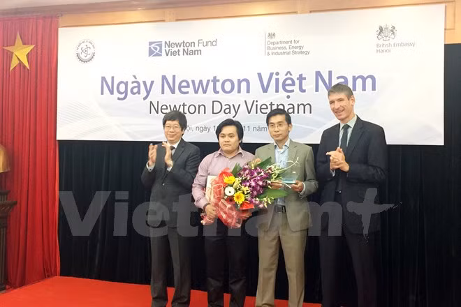 Programa Newton en Vietnam, muestra de lazos positivos con Reino Unido en ciencia- tecnología ảnh 1