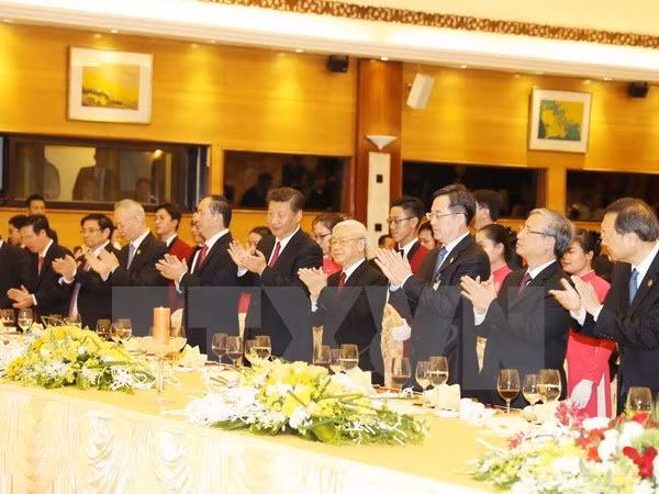 Máximo dirigente partidista vietnamita destaca relación amistosa tradicional con China ảnh 1