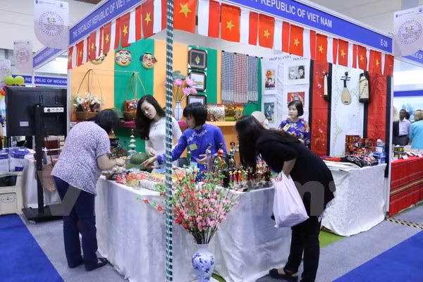 Participa Vietnam en feria caritativa internacional en Yakarta ảnh 1