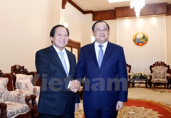 Vietnam y Laos por fortalecer lazos en información y comunicación ảnh 1