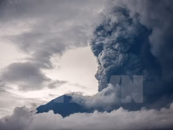 Autoridades de Indonesia deciden prolongar cierre de aeropuertos en Bali ảnh 1