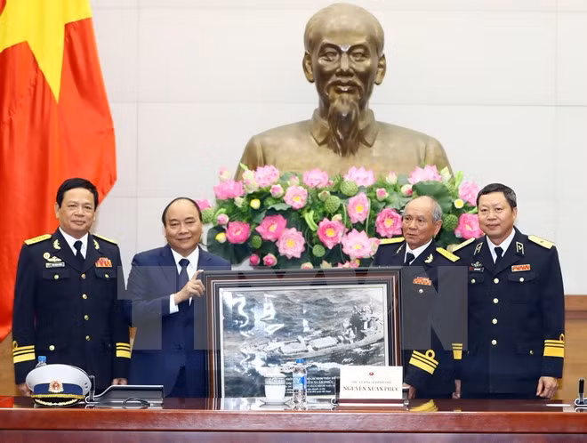 Premier vietnamita resalta proezas de héroes de ruta marítima Ho Chi Minh ảnh 1