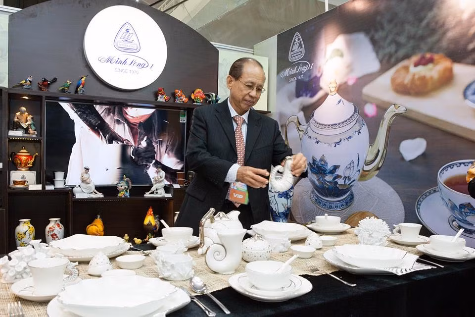 Celebran exposición de cerámica Minh Long en Semana de Cumbre del APEC ảnh 1