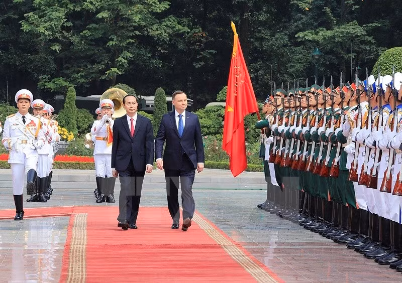 Presidente de Vietnam recibe en Hanoi a homólogo polaco ảnh 1