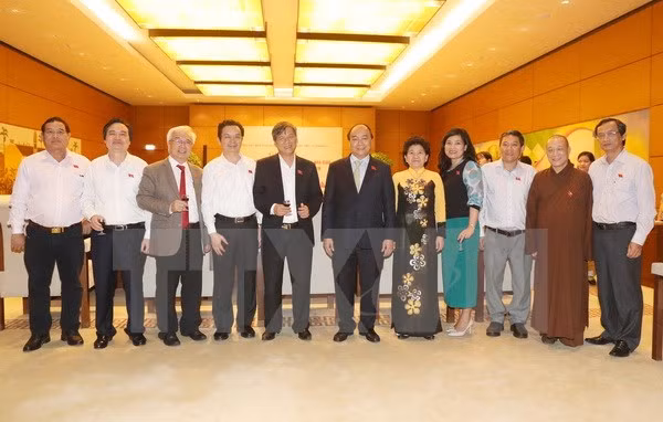  Dirigentes vietnamitas resaltan aportes de maestros al desarrollo nacional ảnh 1