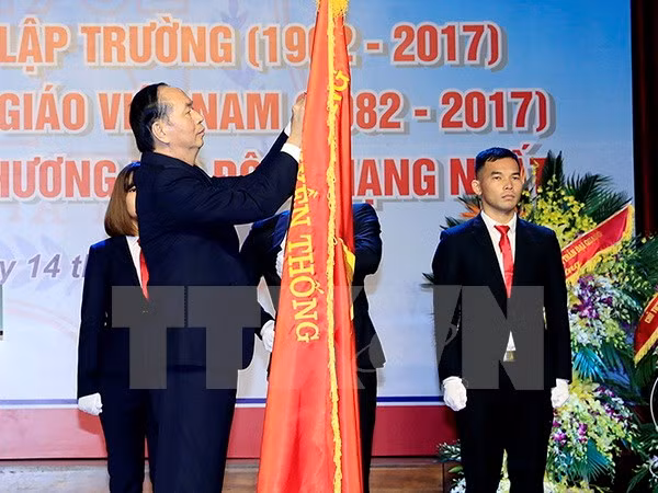 Presidente urge a Universidad de Medicina de Hanoi a intensificar cooperación internacional ảnh 1