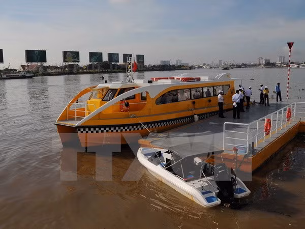 Pondrán en servicio primera ruta de autobús fluvial en Ciudad Ho Chi Minh ảnh 1
