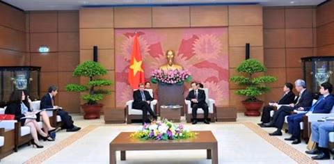 Vicepresidente del Parlamento de Vietnam recibe a vicepresidente de Exxon Mobil ảnh 1