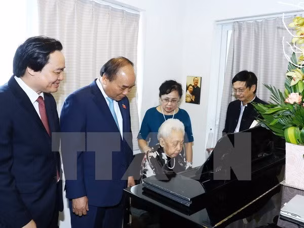 Premier felicita a pedagogos nacionales por el Día del Maestro vietnamita ảnh 1