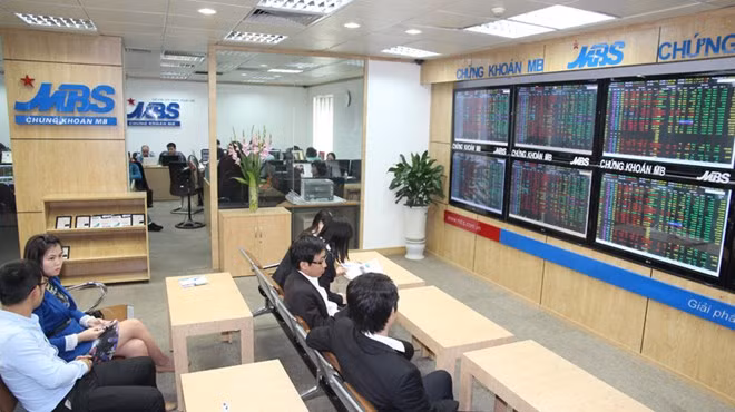 Bolsa de Valores de Hanoi ingresa fondo millonario por subasta de bonos gubernamentales ảnh 1