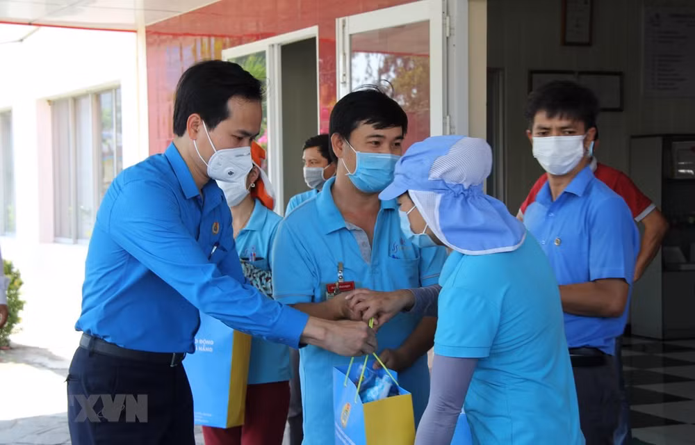 Consolidan gran unidad nacional de Vietnam para ganar la batalla contra el COVID-19 ảnh 2