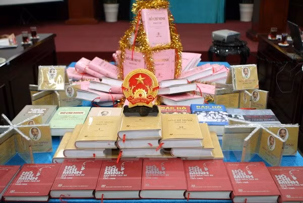 Inician por primera vez traducción a laosiano de obras completas de Ho Chi Minh ảnh 1