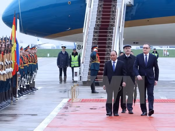 Premier vietnamita llega a Rusia para iniciar su visita oficial ảnh 1