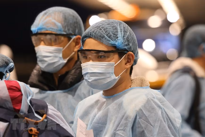 Llegan a Vietnam 30 ciudadanos repatriados desde China por nuevo coronavirus ảnh 1