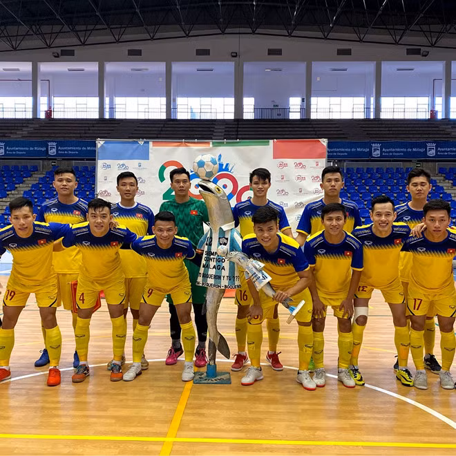Selección vietnamita de fútbol de sala derrota 6-2 al club español Málaga ảnh 1