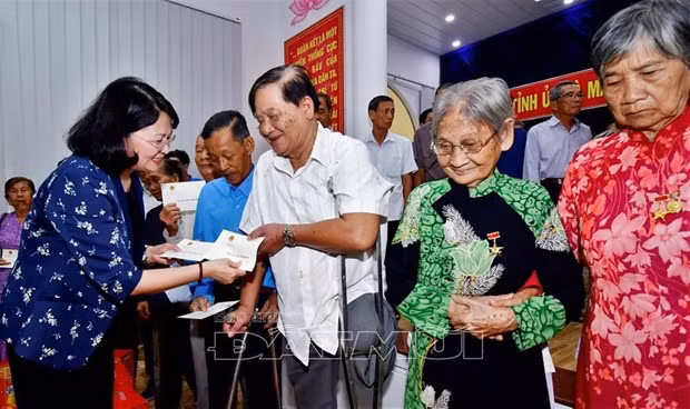 Visita vicepresidenta de Vietnam provincia más meridional del país ảnh 1