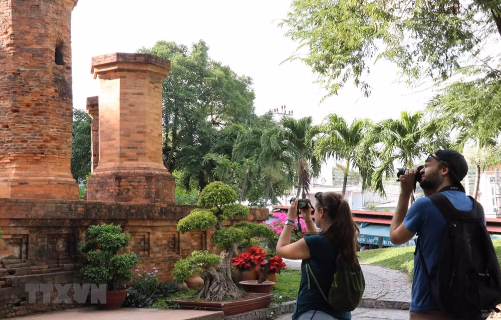 Recibe Vietnam 3,23 millones de visitantes extranjeros ảnh 1