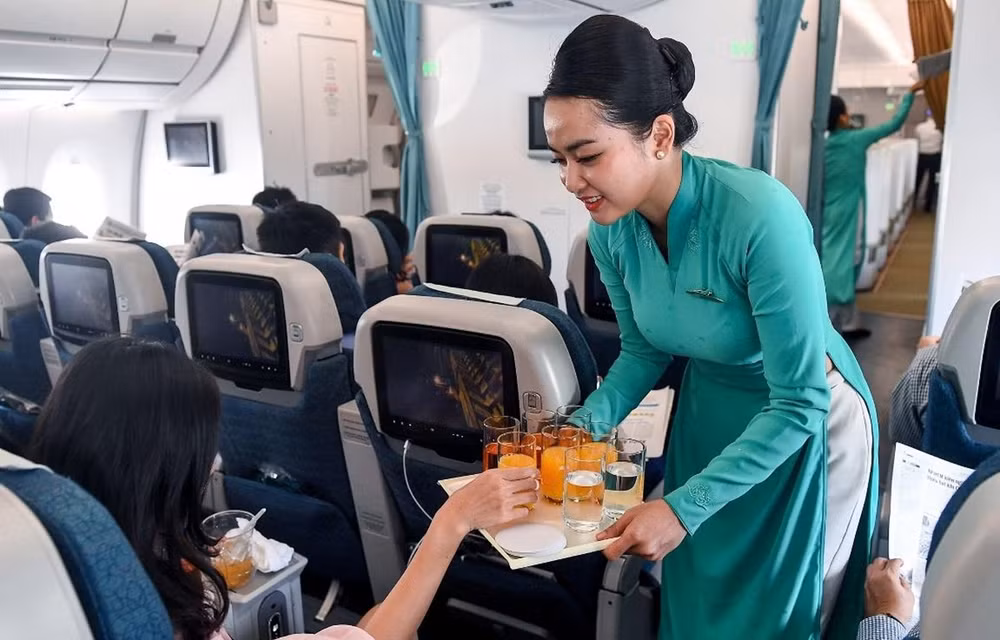 Vietnam Airlines restablece servicios en sus vuelos tras suspensión temporal por el COVID-19 ảnh 1