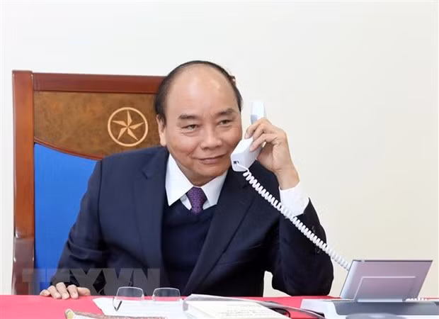 Primer ministro de Vietnam sostiene conversión telefónica con presidente indonesio ảnh 1