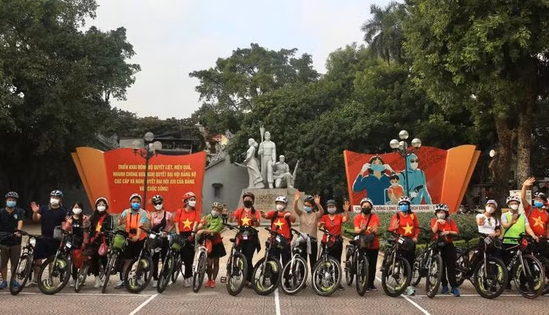 Hanoi brinda a turistas nuevo recorrido en bicicleta, a propósito de los SEA Games 31 ảnh 1