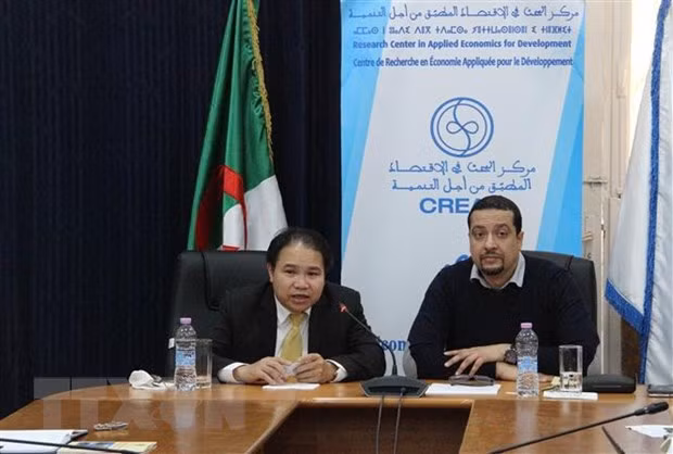 Efectúan en Argelia seminario sobre economía y comercio exterior de Vietnam ảnh 1