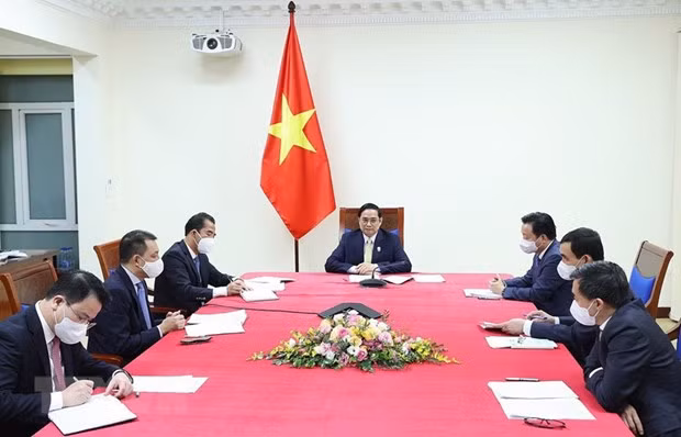 Premier vietnamta insta a fortalecer las relaciones comerciales con Reino Unido ảnh 1