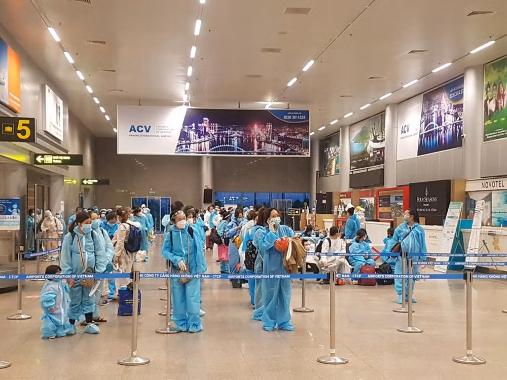 Apoyan a vietnamitas con escasez de recursos a regresar a su localidad de origen ảnh 1