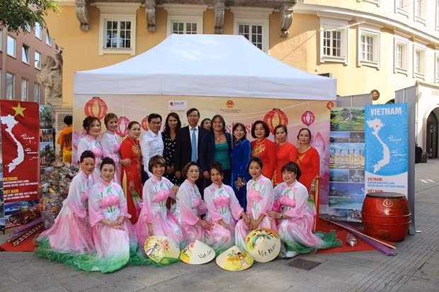 Promueven imagen de Vietnam en evento multicultural en Alemania ảnh 1