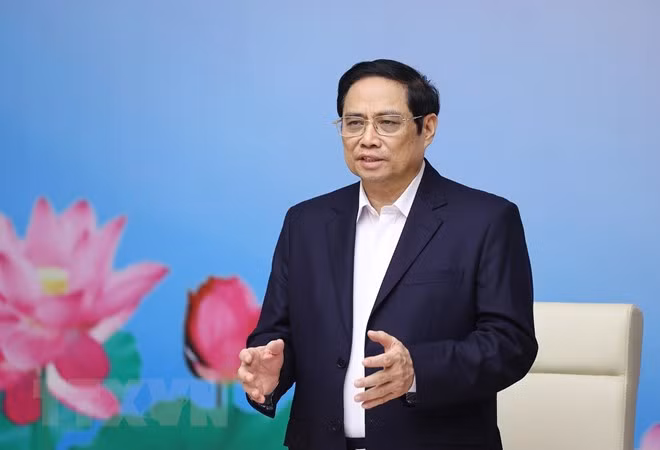 Premier de Vietnam destaca necesidad de continuar medidas antiepidémicas ảnh 1