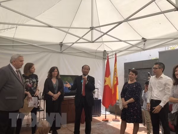 Vietnamitas en el extranjero recuerdan natalicio del Presidente Ho Chi Minh ảnh 1