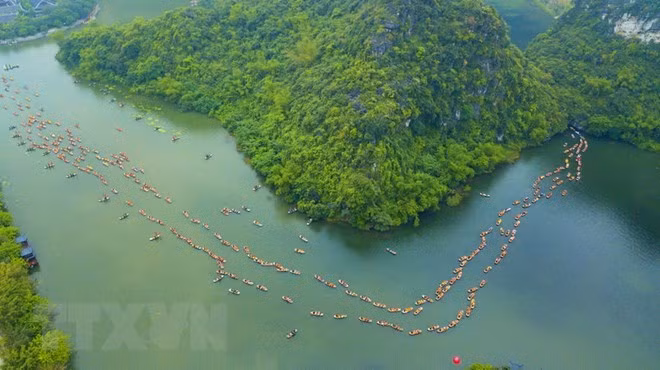 Alza de viajeros a sitios turísticos en Vietnam durante días festivos ảnh 1