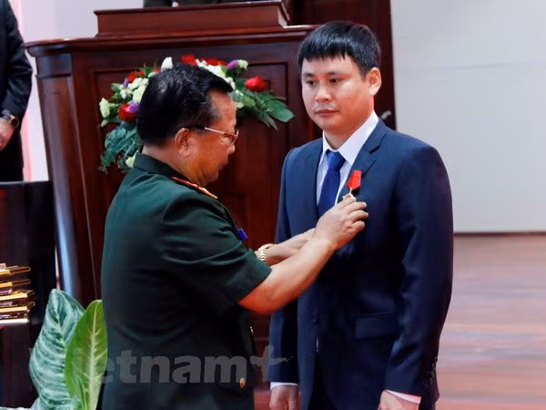 Laos entrega Orden de Trabajo a empresa mixta con Vietnam ảnh 1