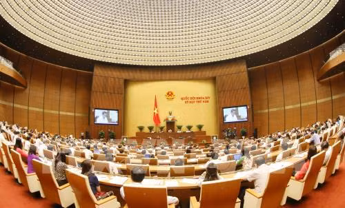 Parlamento vietnamita prosigue quinto pleno con debate de numerosos asuntos socioeconómicos ảnh 1