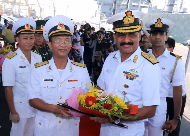 Buques de Fuerza Naval de India visitan Vietnam ảnh 1