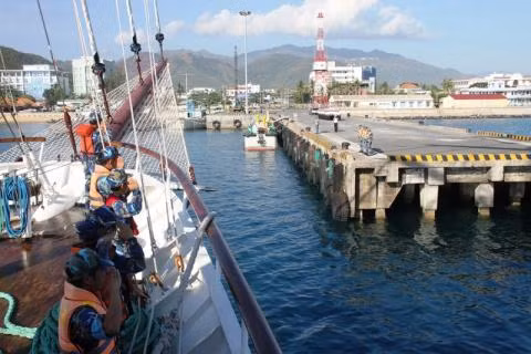 Vietnam promueve el intercambio con fuerzas navales de Camboya y Tailandia ảnh 1