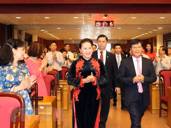 Presidenta parlamentaria felicita éxitos de científicos vietnamitas ảnh 1