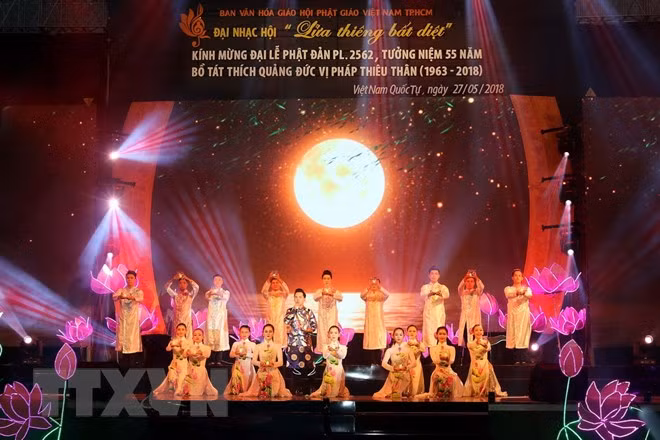 Celebran programa musical en Ciudad Ho Chi Minh por Día de Vesak 2562 ảnh 1