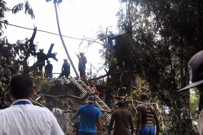 Elevan a 110 las víctimas fatales en siniestro de avión en Cuba ảnh 1