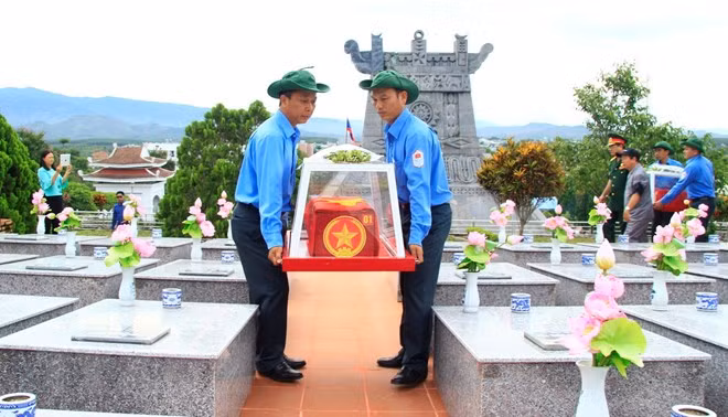 Entierran restos de combatientes vietnamitas caídos en Laos y Camboya ảnh 1