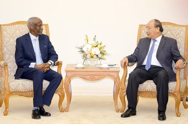 Premier de Vietnam recibe al embajador de Sudán ảnh 1