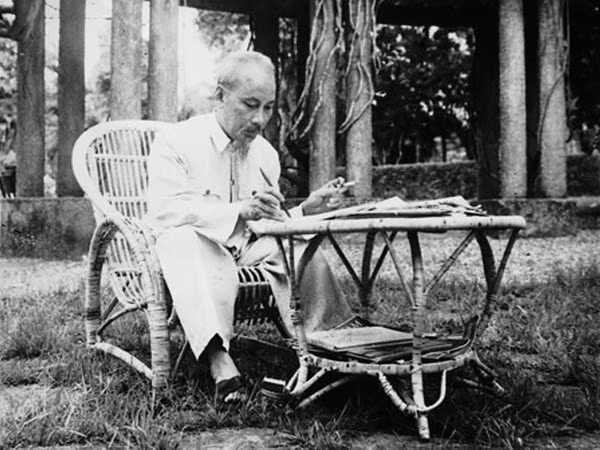 Recuerdan a Presidente Ho Chi Minh en Reino Unido y Sudáfrica ảnh 1