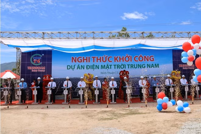 Construyen planta de energía solar en provincia centrovietnamita ảnh 1